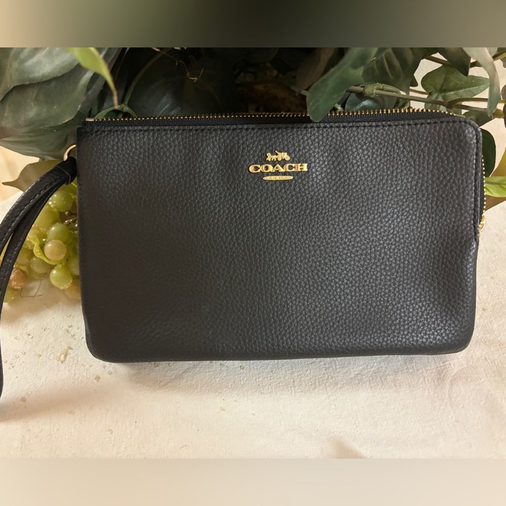 Coach wristlet dbl round corner zip,8 x 4 1/2"